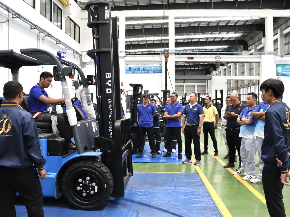 [ประมวลภาพบรรยากาศ] Re-Training SINGHA x BYD Forklift Thailand by SMH
